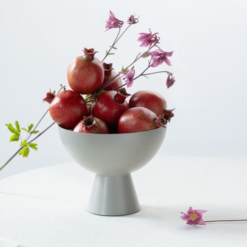 položky Dekorácia z umelého granátového jablka v sieťke, klamlivo realistická, červeno-žlto-zelená, Ø5,5 cm, 12 kusov